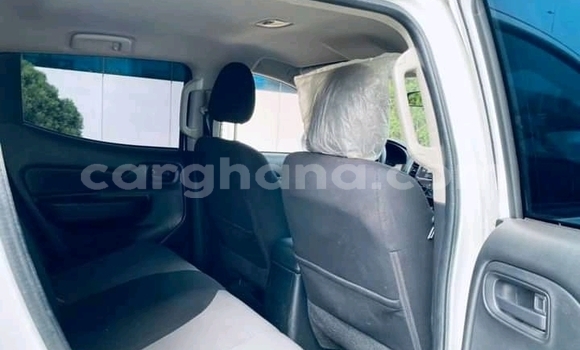 Sayi Na hannu Mitsubishi L200 White Mota in Accra a Greater Accra Sayi Na hannu Mitsubishi L200 White Mota in Accra a Greater Accra