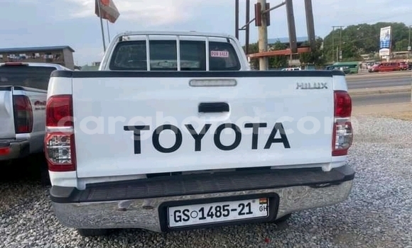 Sayi Na hannu Toyota Hilux White Mota in Accra a Greater Accra