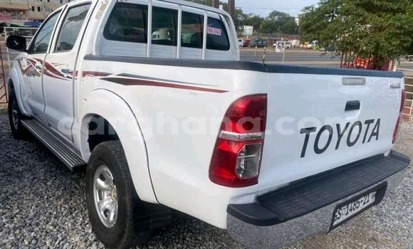 Sayi Na hannu Toyota Hilux White Mota in Accra a Greater Accra Sayi Na hannu Toyota Hilux White Mota in Accra a Greater Accra