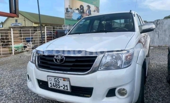 Sayi Na hannu Toyota Hilux White Mota in Accra a Greater Accra Sayi Na hannu Toyota Hilux White Mota in Accra a Greater Accra