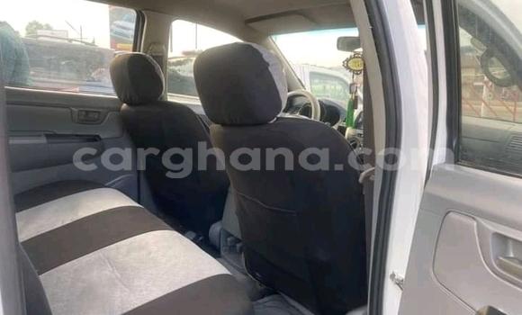 Sayi Na hannu Toyota Hilux White Mota in Accra a Greater Accra Sayi Na hannu Toyota Hilux White Mota in Accra a Greater Accra