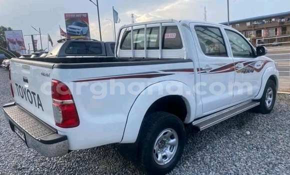 Sayi Na hannu Toyota Hilux White Mota in Accra a Greater Accra Sayi Na hannu Toyota Hilux White Mota in Accra a Greater Accra