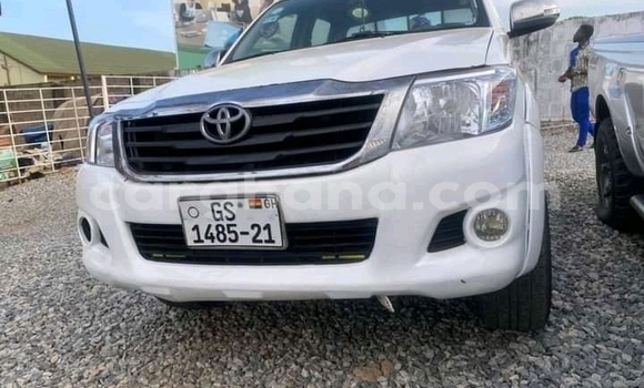 Sayi Na hannu Toyota Hilux White Mota in Accra a Greater Accra Sayi Na hannu Toyota Hilux White Mota in Accra a Greater Accra