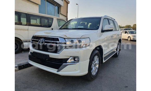 Sayi Imported Toyota Land Cruiser White Mota in Import - Dubai a Ashanti Sayi Imported Toyota Land Cruiser White Mota in Import - Dubai a Ashanti