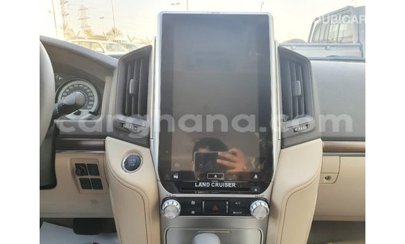 Sayi Imported Toyota Land Cruiser White Mota in Import - Dubai a Ashanti Sayi Imported Toyota Land Cruiser White Mota in Import - Dubai a Ashanti