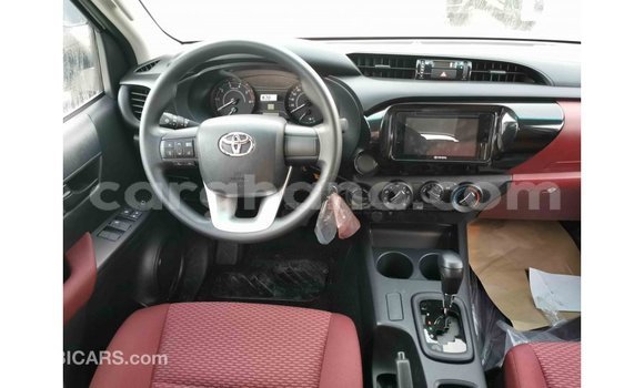 Sayi Imported Toyota Hilux White Mota in Import - Dubai a Ashanti Sayi Imported Toyota Hilux White Mota in Import - Dubai a Ashanti
