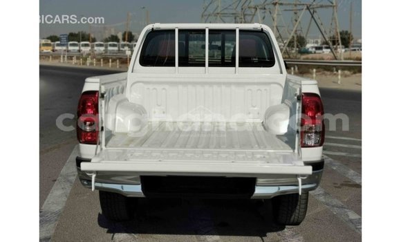 Sayi Imported Toyota Hilux White Mota in Import - Dubai a Ashanti Sayi Imported Toyota Hilux White Mota in Import - Dubai a Ashanti