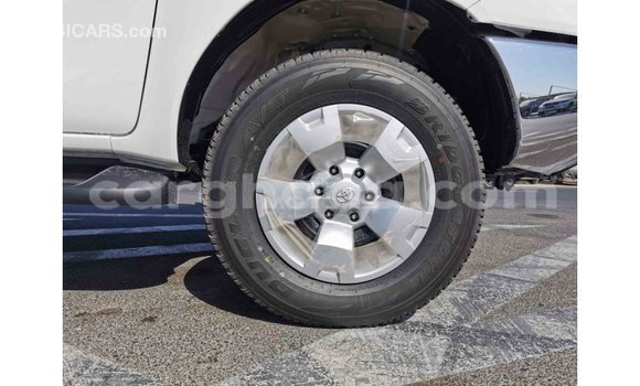 Sayi Imported Toyota Hilux White Mota in Import - Dubai a Ashanti Sayi Imported Toyota Hilux White Mota in Import - Dubai a Ashanti