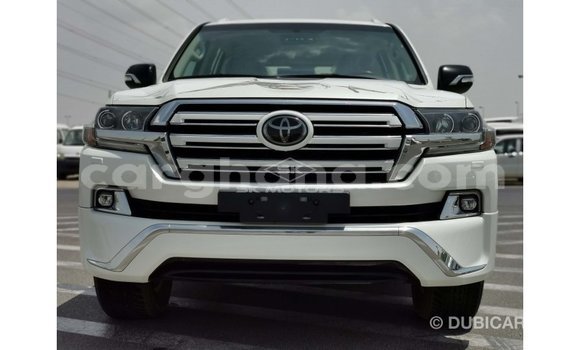 Sayi Imported Toyota Land Cruiser White Mota in Import - Dubai a Ashanti Sayi Imported Toyota Land Cruiser White Mota in Import - Dubai a Ashanti