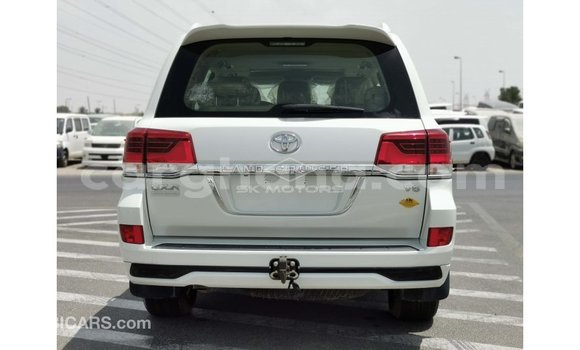 Sayi Imported Toyota Land Cruiser White Mota in Import - Dubai a Ashanti Sayi Imported Toyota Land Cruiser White Mota in Import - Dubai a Ashanti