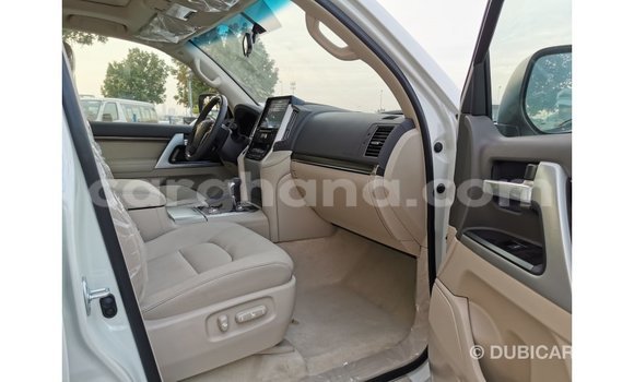 Sayi Imported Toyota Land Cruiser White Mota in Import - Dubai a Ashanti Sayi Imported Toyota Land Cruiser White Mota in Import - Dubai a Ashanti