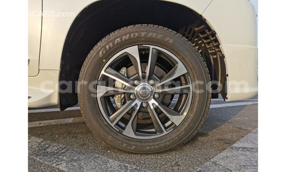 Sayi Imported Toyota Land Cruiser White Mota in Import - Dubai a Ashanti Sayi Imported Toyota Land Cruiser White Mota in Import - Dubai a Ashanti