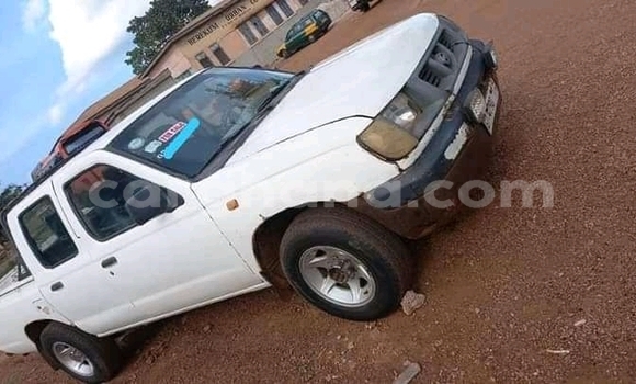 Sayi Na hannu Nissan Hardbody White Mota in Accra a Greater Accra Sayi Na hannu Nissan Hardbody White Mota in Accra a Greater Accra