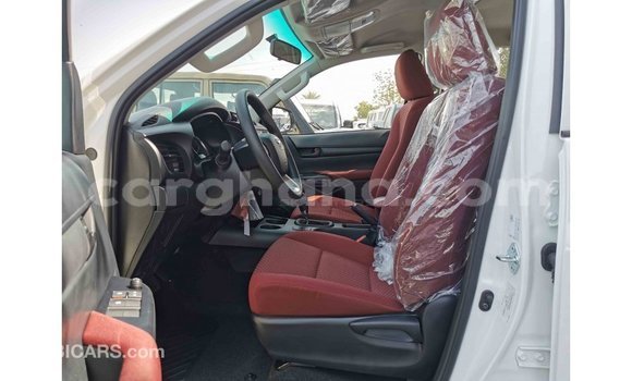 Sayi Imported Toyota Hilux White Mota in Import - Dubai a Ashanti Sayi Imported Toyota Hilux White Mota in Import - Dubai a Ashanti