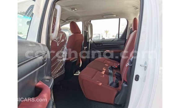 Sayi Imported Toyota Hilux White Mota in Import - Dubai a Ashanti Sayi Imported Toyota Hilux White Mota in Import - Dubai a Ashanti