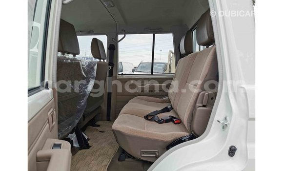Buy Import Toyota Land Cruiser White Car in Import - Dubai in Ashanti Buy Import Toyota Land Cruiser White Car in Import - Dubai in Ashanti