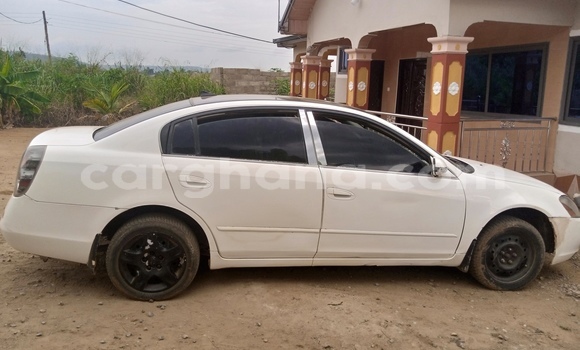 Ra Àlòkù Nissan Altima funfun Ọkọ̀ in Koforidua ni Oorun Ra Àlòkù Nissan Altima funfun Ọkọ̀ in Koforidua ni Oorun