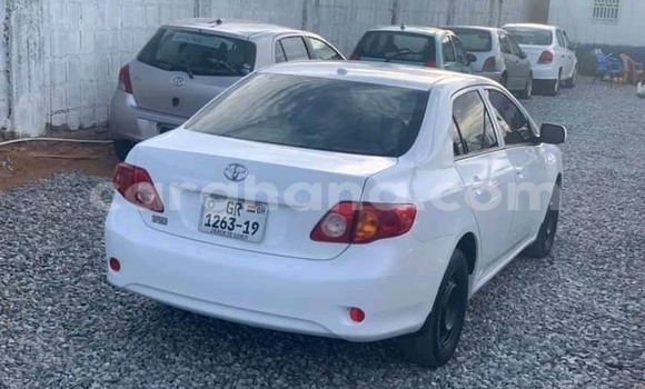 Ra Àlòkù Toyota Corolla funfun Ọkọ̀ in Accra ni Greater Accra