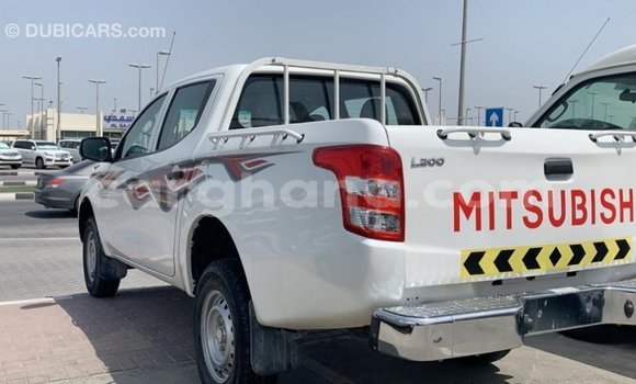 Sayi Imported Mitsubishi L200 White Mota in Import - Dubai a Ashanti Sayi Imported Mitsubishi L200 White Mota in Import - Dubai a Ashanti