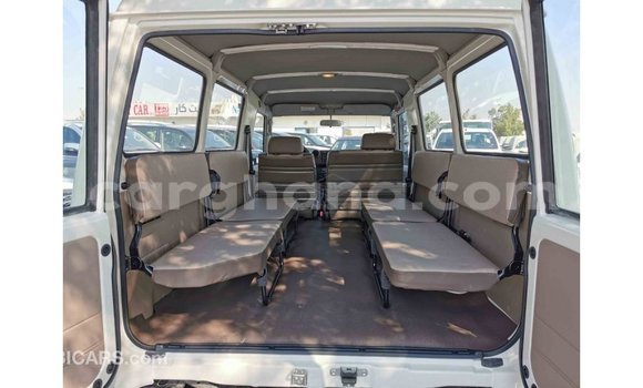 Buy Import Toyota Land Cruiser White Car in Import - Dubai in Ashanti Buy Import Toyota Land Cruiser White Car in Import - Dubai in Ashanti