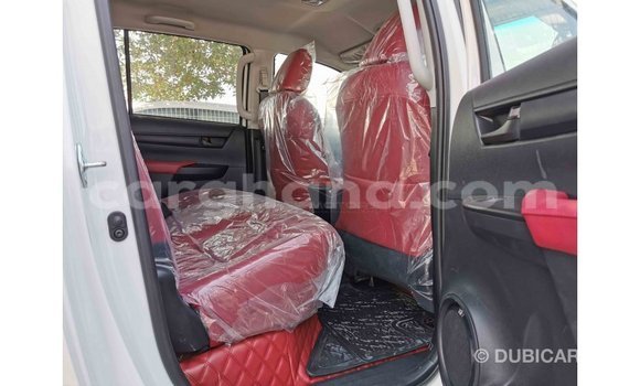 Sayi Imported Toyota Hilux White Mota in Import - Dubai a Ashanti Sayi Imported Toyota Hilux White Mota in Import - Dubai a Ashanti