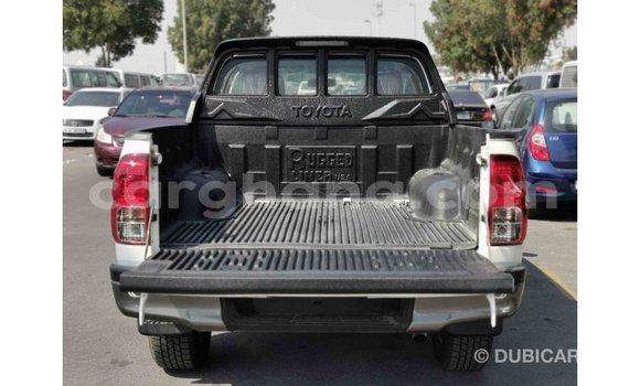Sayi Imported Toyota Hilux White Mota in Import - Dubai a Ashanti Sayi Imported Toyota Hilux White Mota in Import - Dubai a Ashanti