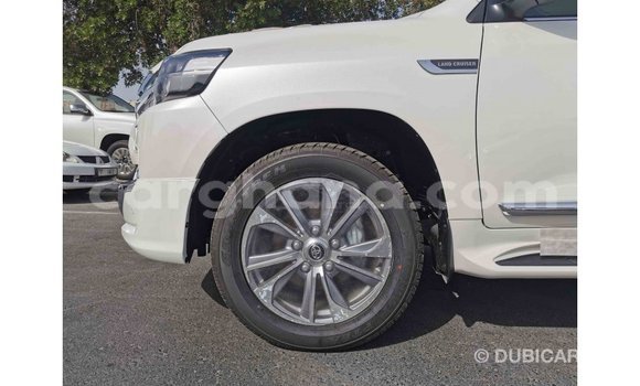 Sayi Imported Toyota Land Cruiser White Mota in Import - Dubai a Ashanti Sayi Imported Toyota Land Cruiser White Mota in Import - Dubai a Ashanti