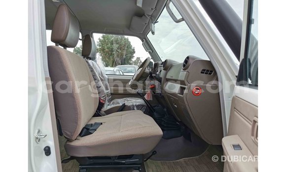 Sayi Imported Toyota Land Cruiser White Mota in Import - Dubai a Ashanti Sayi Imported Toyota Land Cruiser White Mota in Import - Dubai a Ashanti