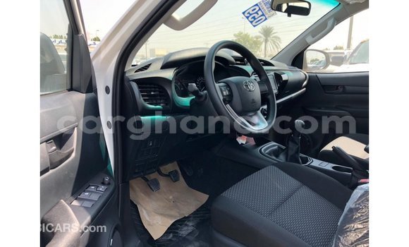 Sayi Imported Toyota Hilux White Mota in Import - Dubai a Ashanti Sayi Imported Toyota Hilux White Mota in Import - Dubai a Ashanti
