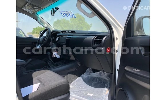 Sayi Imported Toyota Hilux White Mota in Import - Dubai a Ashanti Sayi Imported Toyota Hilux White Mota in Import - Dubai a Ashanti