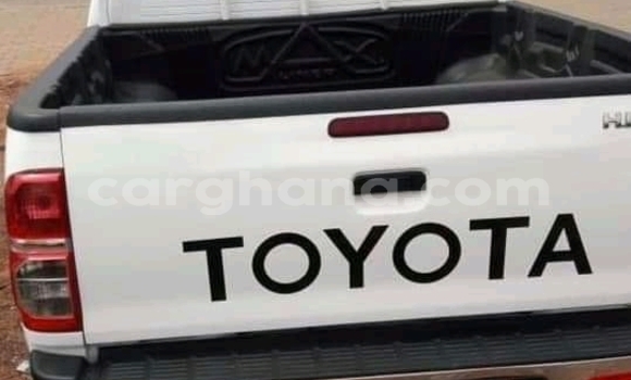 Ra Àlòkù Toyota Hilux funfun Ọkọ̀ in Accra ni Greater Accra Ra Àlòkù Toyota Hilux funfun Ọkọ̀ in Accra ni Greater Accra