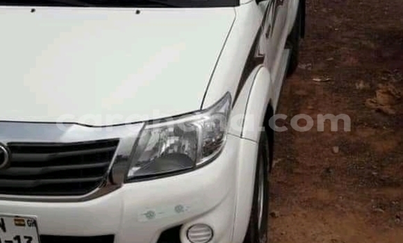 Ra Àlòkù Toyota Hilux funfun Ọkọ̀ in Accra ni Greater Accra Ra Àlòkù Toyota Hilux funfun Ọkọ̀ in Accra ni Greater Accra