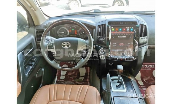 Ra Imported Toyota Land Cruiser funfun Ọkọ̀ in Import - Dubai ni Ashanti Ra Imported Toyota Land Cruiser funfun Ọkọ̀ in Import - Dubai ni Ashanti