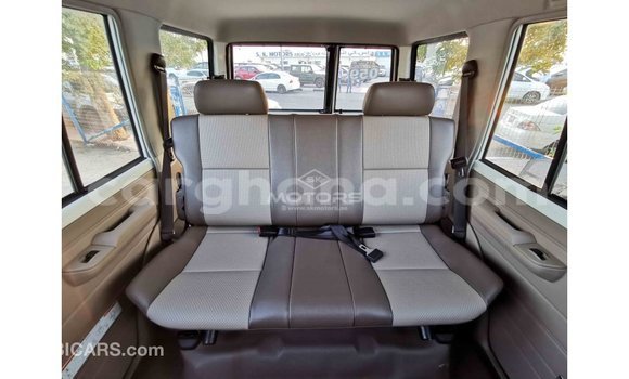 Buy Import Toyota Land Cruiser White Car in Import - Dubai in Ashanti Buy Import Toyota Land Cruiser White Car in Import - Dubai in Ashanti