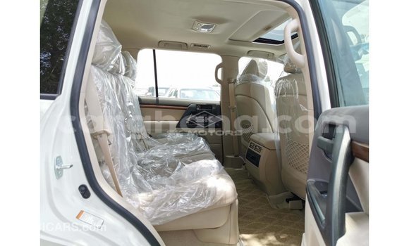 Buy Import Toyota Land Cruiser White Car in Import - Dubai in Ashanti Buy Import Toyota Land Cruiser White Car in Import - Dubai in Ashanti