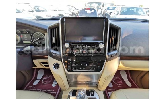 Ra Imported Toyota Land Cruiser funfun Ọkọ̀ in Import - Dubai ni Ashanti Ra Imported Toyota Land Cruiser funfun Ọkọ̀ in Import - Dubai ni Ashanti