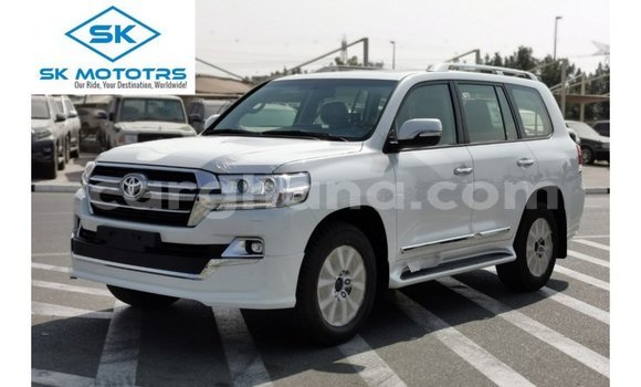 Sayi Imported Toyota Land Cruiser White Mota in Import - Dubai a Ashanti Sayi Imported Toyota Land Cruiser White Mota in Import - Dubai a Ashanti