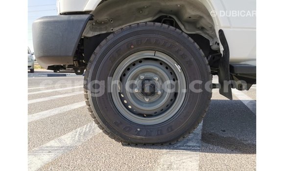 Buy Import Toyota Land Cruiser White Car in Import - Dubai in Ashanti Buy Import Toyota Land Cruiser White Car in Import - Dubai in Ashanti