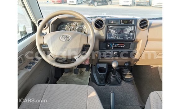 Buy Import Toyota Land Cruiser White Car in Import - Dubai in Ashanti Buy Import Toyota Land Cruiser White Car in Import - Dubai in Ashanti