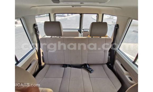 Buy Import Toyota Land Cruiser White Car in Import - Dubai in Ashanti Buy Import Toyota Land Cruiser White Car in Import - Dubai in Ashanti