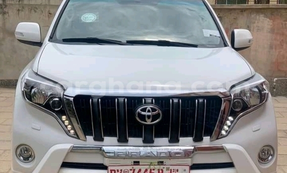 Ra Àlòkù Toyota Prado funfun Ọkọ̀ in Accra ni Greater Accra