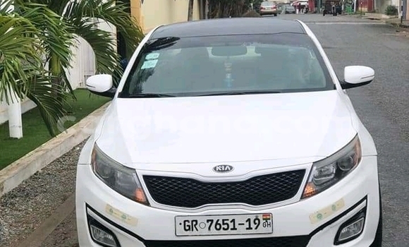 Sayi Na hannu Kia Optima White Mota in Accra a Greater Accra
