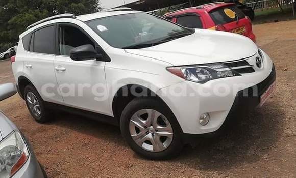 Ra Àlòkù Toyota RAV4 funfun Ọkọ̀ in Sekondi ni Oorun Ra Àlòkù Toyota RAV4 funfun Ọkọ̀ in Sekondi ni Oorun