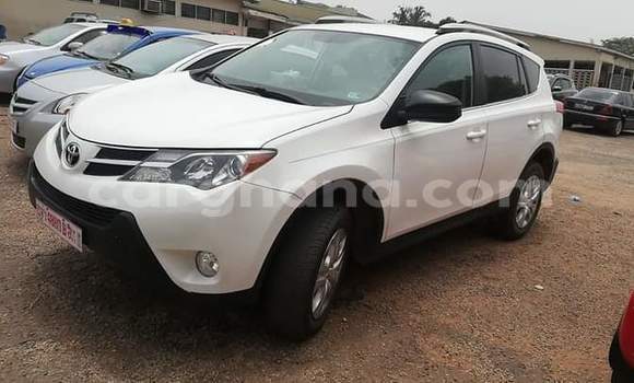 Ra Àlòkù Toyota RAV4 funfun Ọkọ̀ in Sekondi ni Oorun Ra Àlòkù Toyota RAV4 funfun Ọkọ̀ in Sekondi ni Oorun