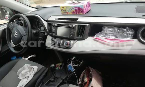 Ra Àlòkù Toyota RAV4 funfun Ọkọ̀ in Sekondi ni Oorun Ra Àlòkù Toyota RAV4 funfun Ọkọ̀ in Sekondi ni Oorun