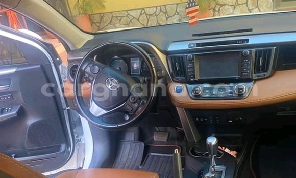 Buy Used Toyota RAV4 White Car in Accra in Greater Accra Buy Used Toyota RAV4 White Car in Accra in Greater Accra