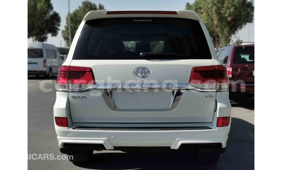Sayi Imported Toyota Land Cruiser White Mota in Import - Dubai a Ashanti Sayi Imported Toyota Land Cruiser White Mota in Import - Dubai a Ashanti
