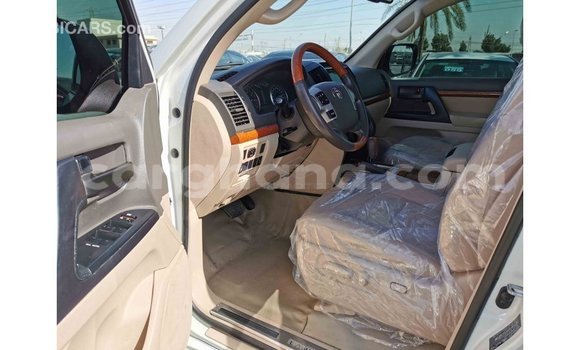 Sayi Imported Toyota Land Cruiser White Mota in Import - Dubai a Ashanti Sayi Imported Toyota Land Cruiser White Mota in Import - Dubai a Ashanti