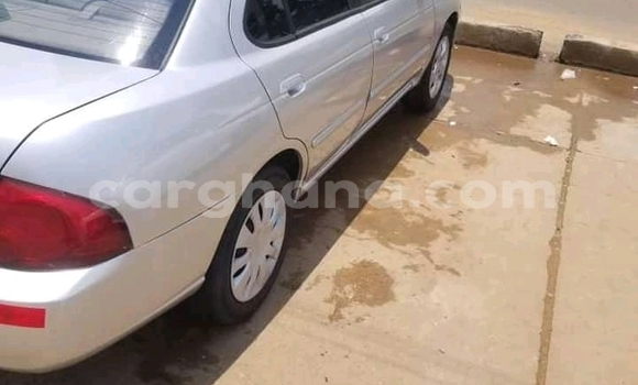 Ra Àlòkù Nissan Sentra funfun Ọkọ̀ in Accra ni Greater Accra Ra Àlòkù Nissan Sentra funfun Ọkọ̀ in Accra ni Greater Accra