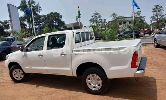 Buy Used Toyota Hilux White Car in Accra in Greater Accra Buy Used Toyota Hilux White Car in Accra in Greater Accra